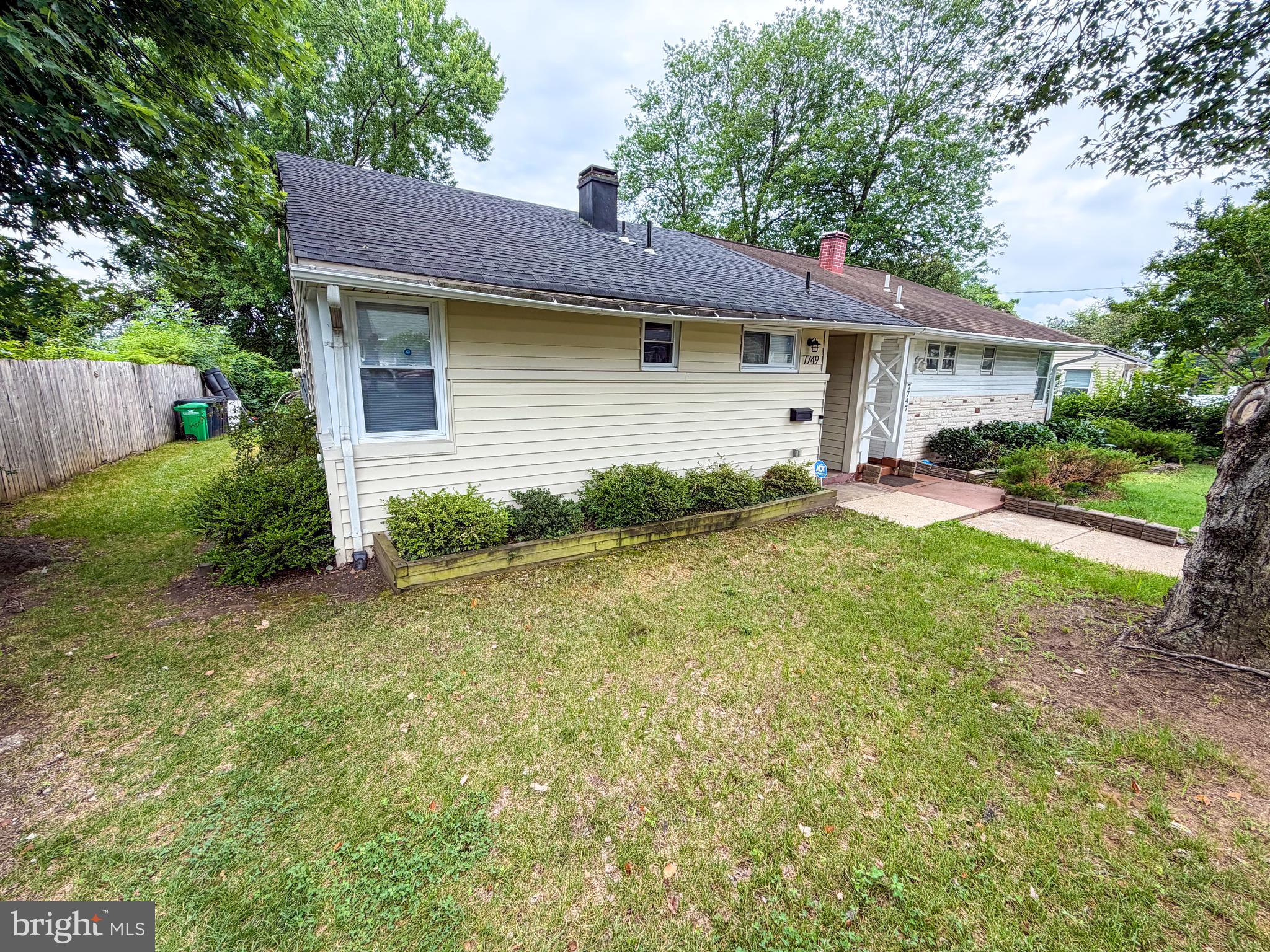7749 Normandy Road Landover, MD 20785 - Photo 5 of 21 spacious front yard