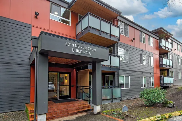 $285,000 | 5818 Northeast 70th Street, Unit A312, Seattle, WA 98115