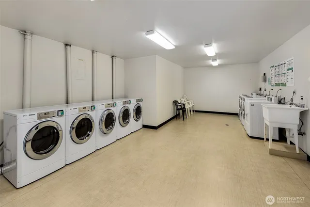 $285,000 | 5818 Northeast 70th Street, Unit A312, Seattle, WA 98115