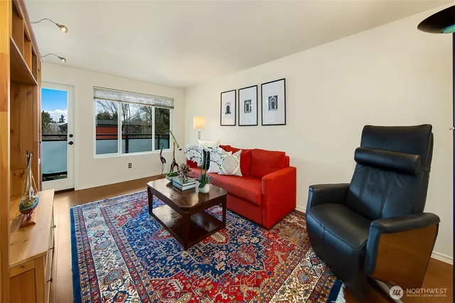$285,000 | 5818 Northeast 70th Street, Unit A312, Seattle, WA 98115