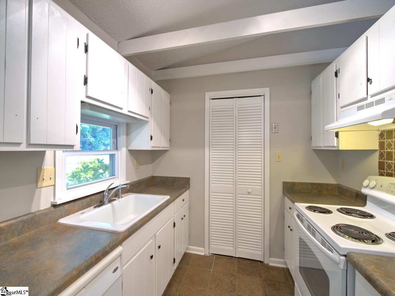 106 Clearfield Road Greenville, SC 29607 - Photo 12 of 36