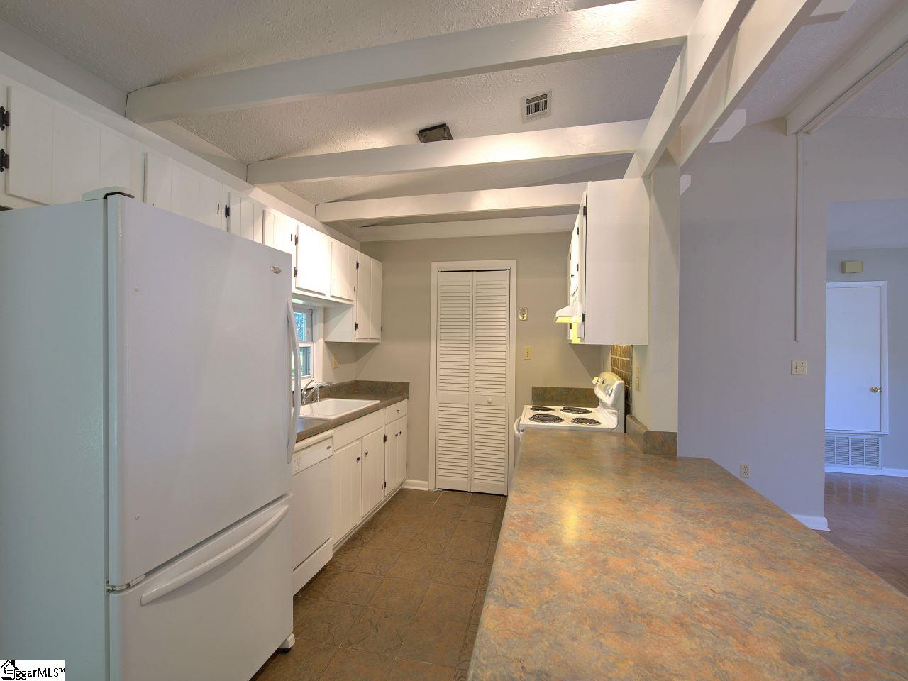 106 Clearfield Road Greenville, SC 29607 - Photo 9 of 36