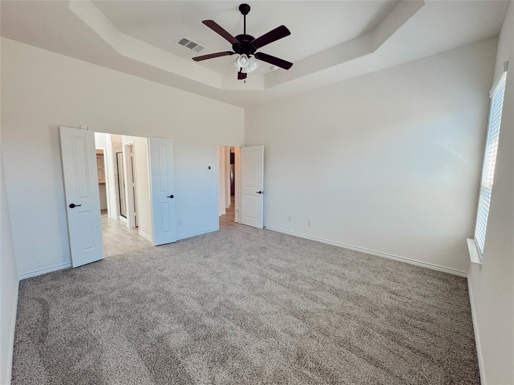 1076 Sublime Drive Forney, TX 75126 - Photo 26 of 40 an empty room with closet and a ceiling fan