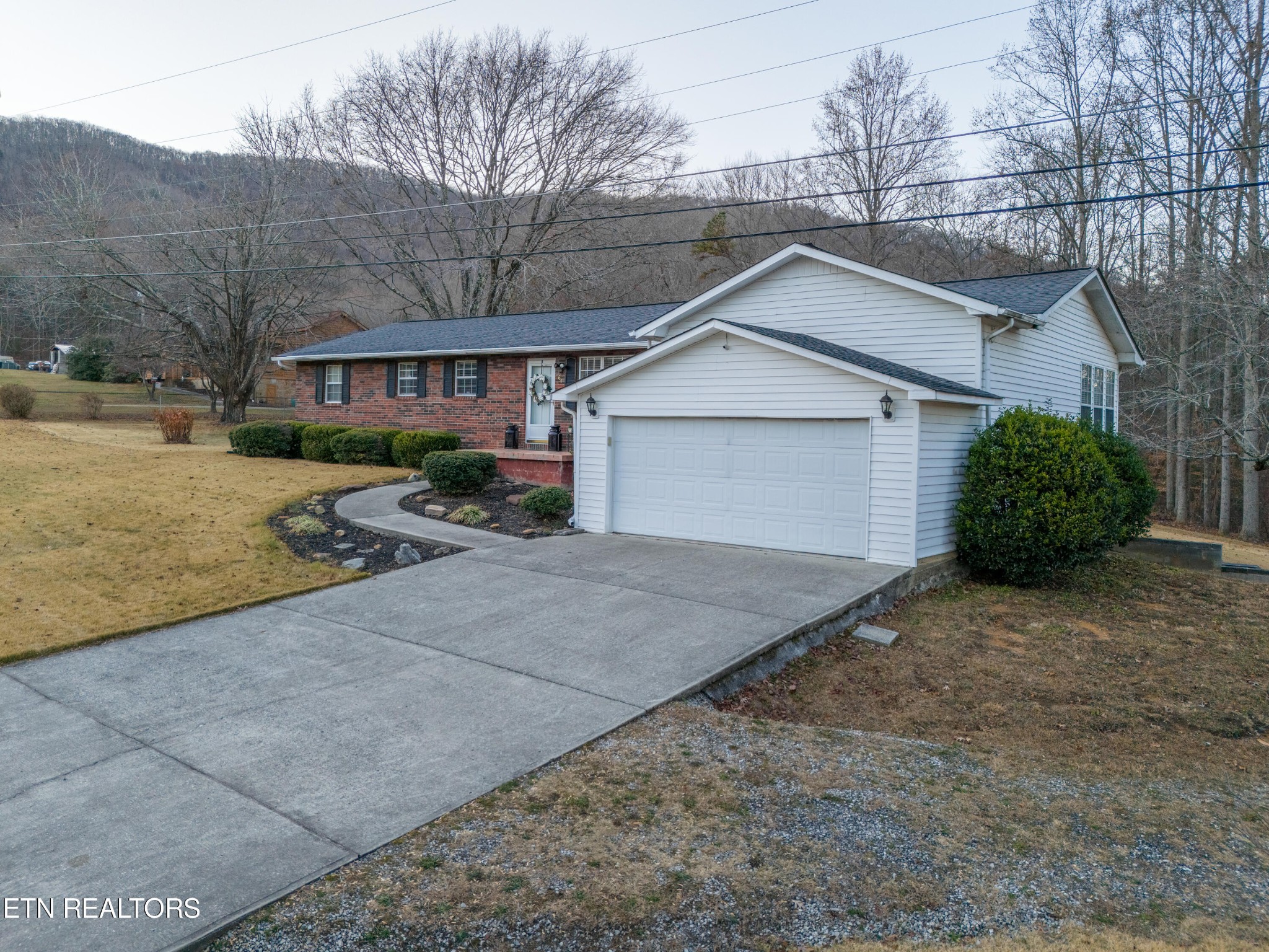 264 Ray Cross Road Harriman, TN 37748 - Photo 3 of 36