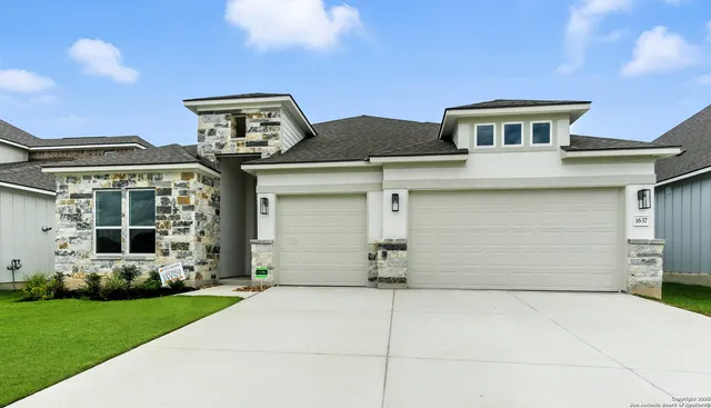 $539,990 | 1637 Saddleback Run, New Braunfels, TX 78130