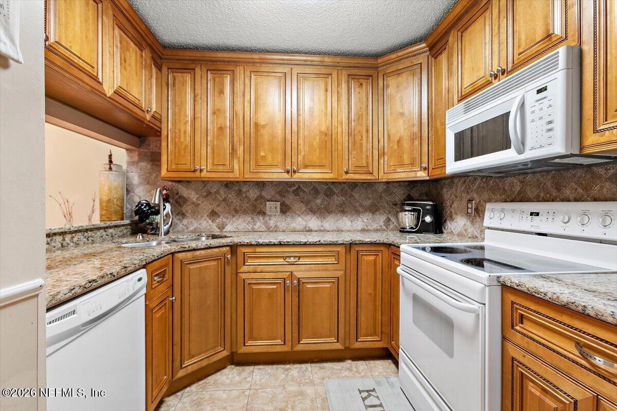 3801 Crown Point Road, Unit 1273 Jacksonville, FL 32257 - Photo 6 of 18 Kitchen