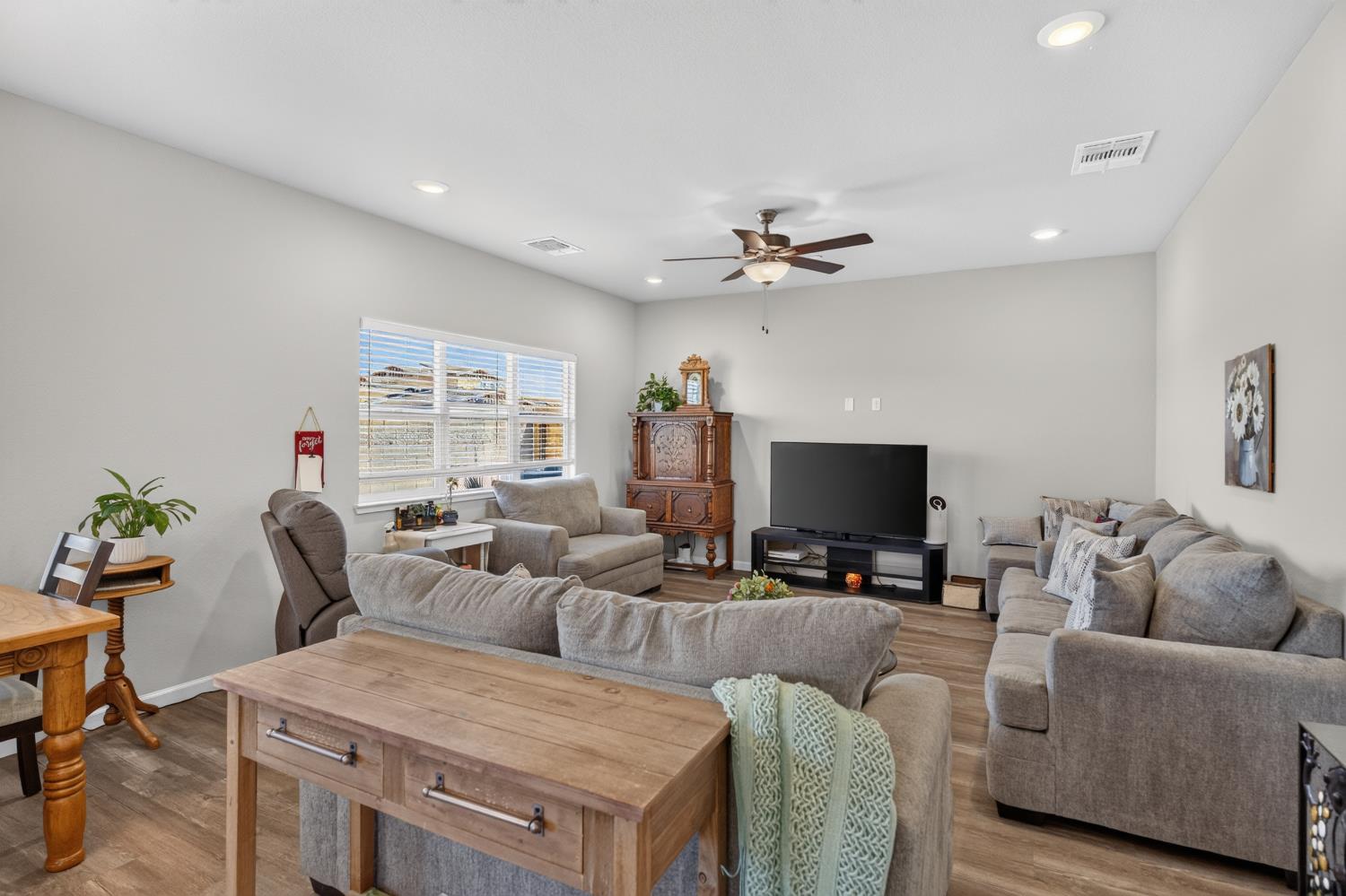 1028 Hogan Road Galt, CA 95632 - Photo 8 of 40 Gallery Image 8