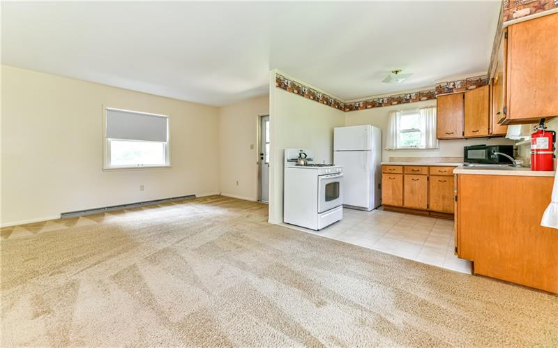 3940 Bakerstown Road Gibsonia, PA 15044 - Photo 16 of 25 Attached in-law suite/Apartment......Living Room and Kitchen