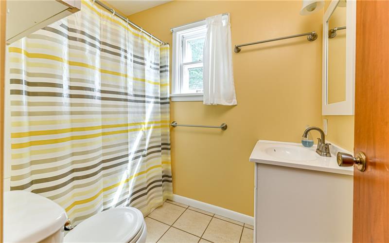 3940 Bakerstown Road Gibsonia, PA 15044 - Photo 19 of 25 Full Bathroom in the in-law suite/apartment. All on main floor.
