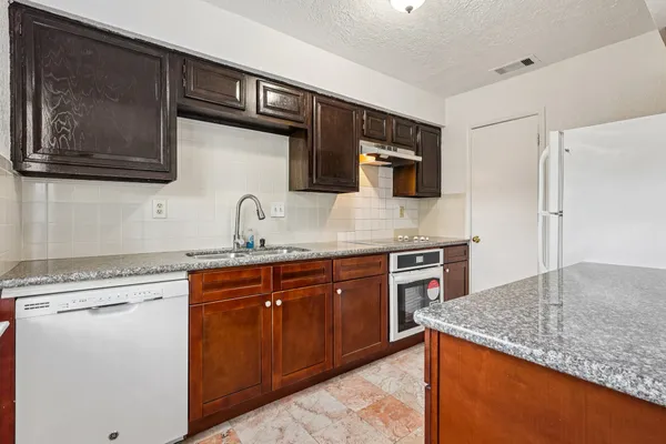 $1,450 | 7700 Creekbend Drive, Unit 70, Houston, TX 77071
