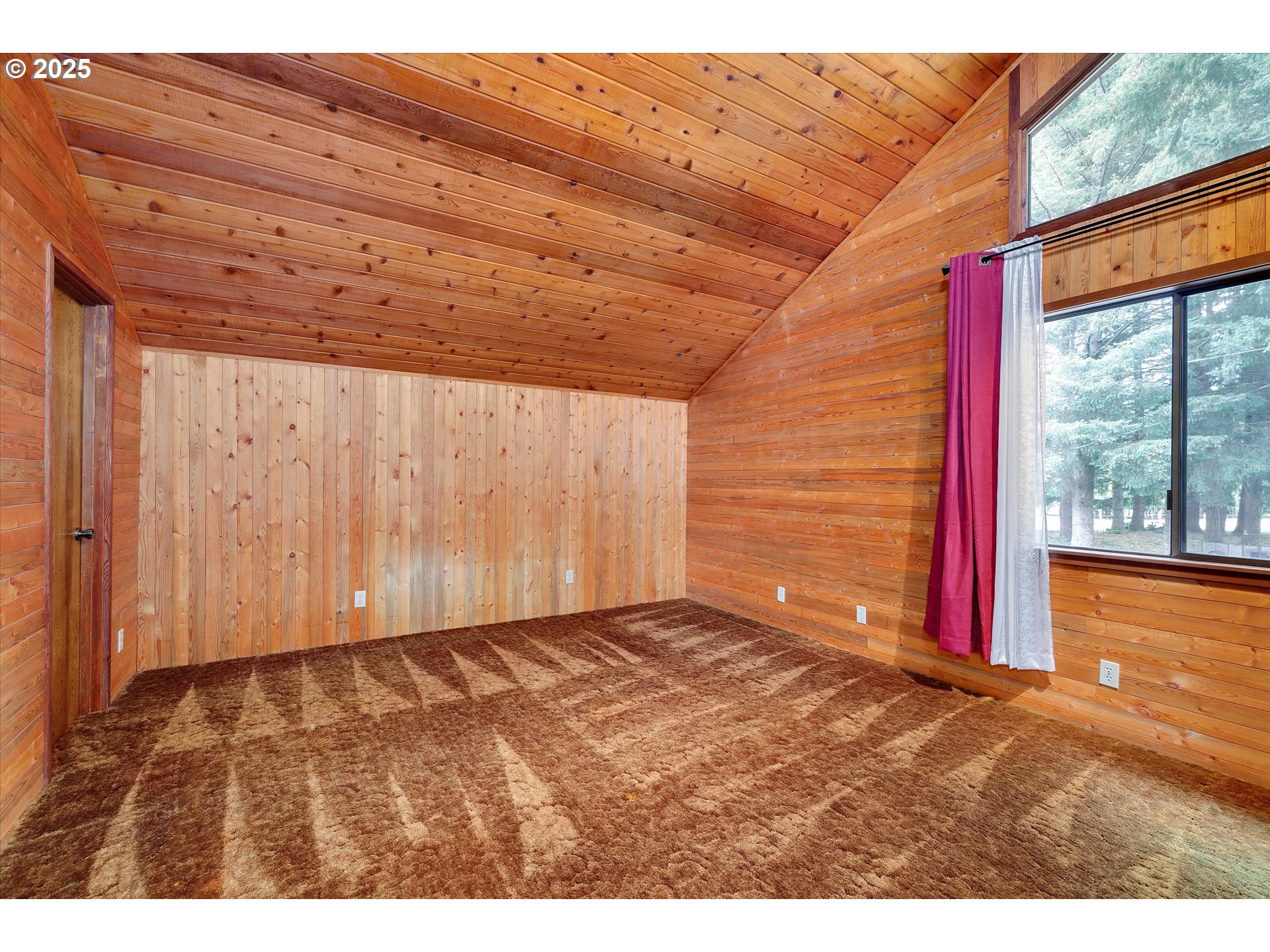25164 South Springwater Road Estacada, OR 97023 - Photo 11 of 43 a view of an empty room with a window