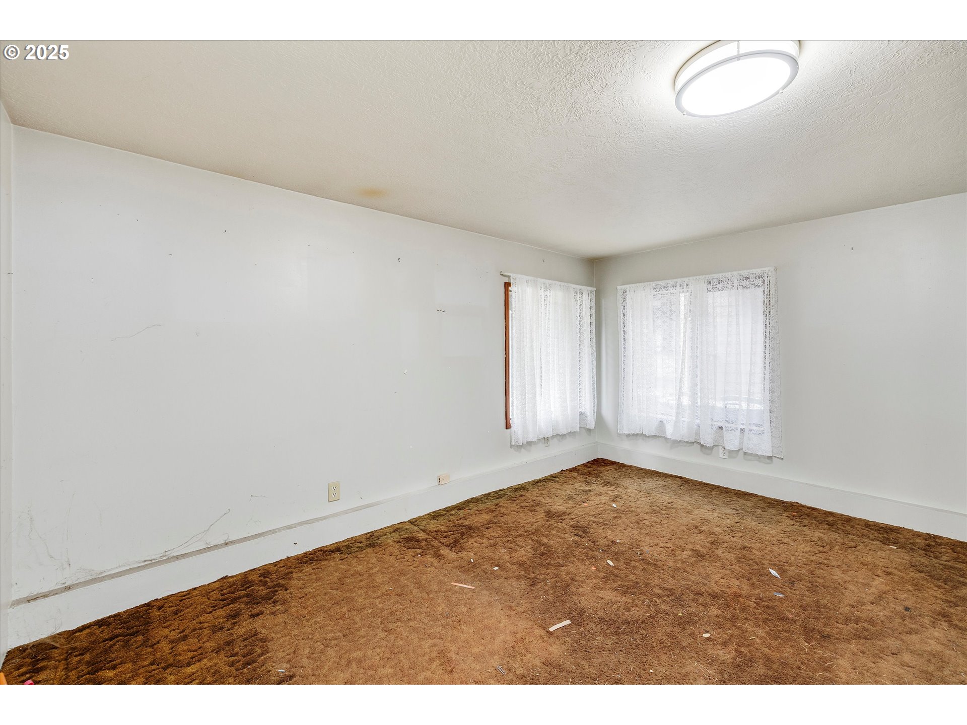 25164 South Springwater Road Estacada, OR 97023 - Photo 18 of 43 a view of an empty room and window
