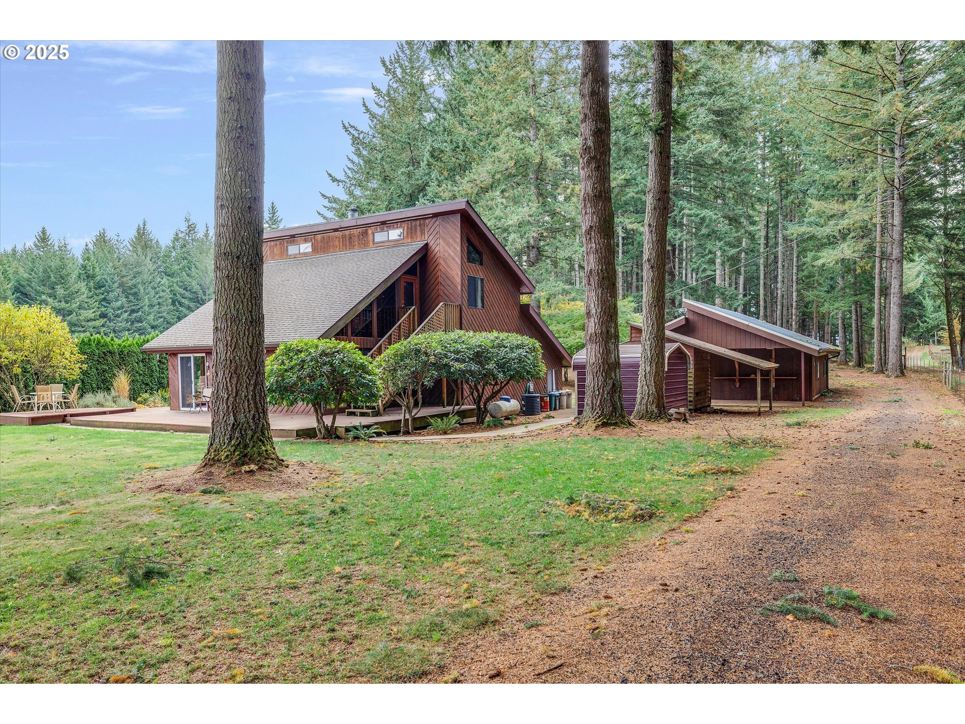 25164 South Springwater Road Estacada, OR 97023 - Photo 27 of 43 a view of a barn in the middle of a yard