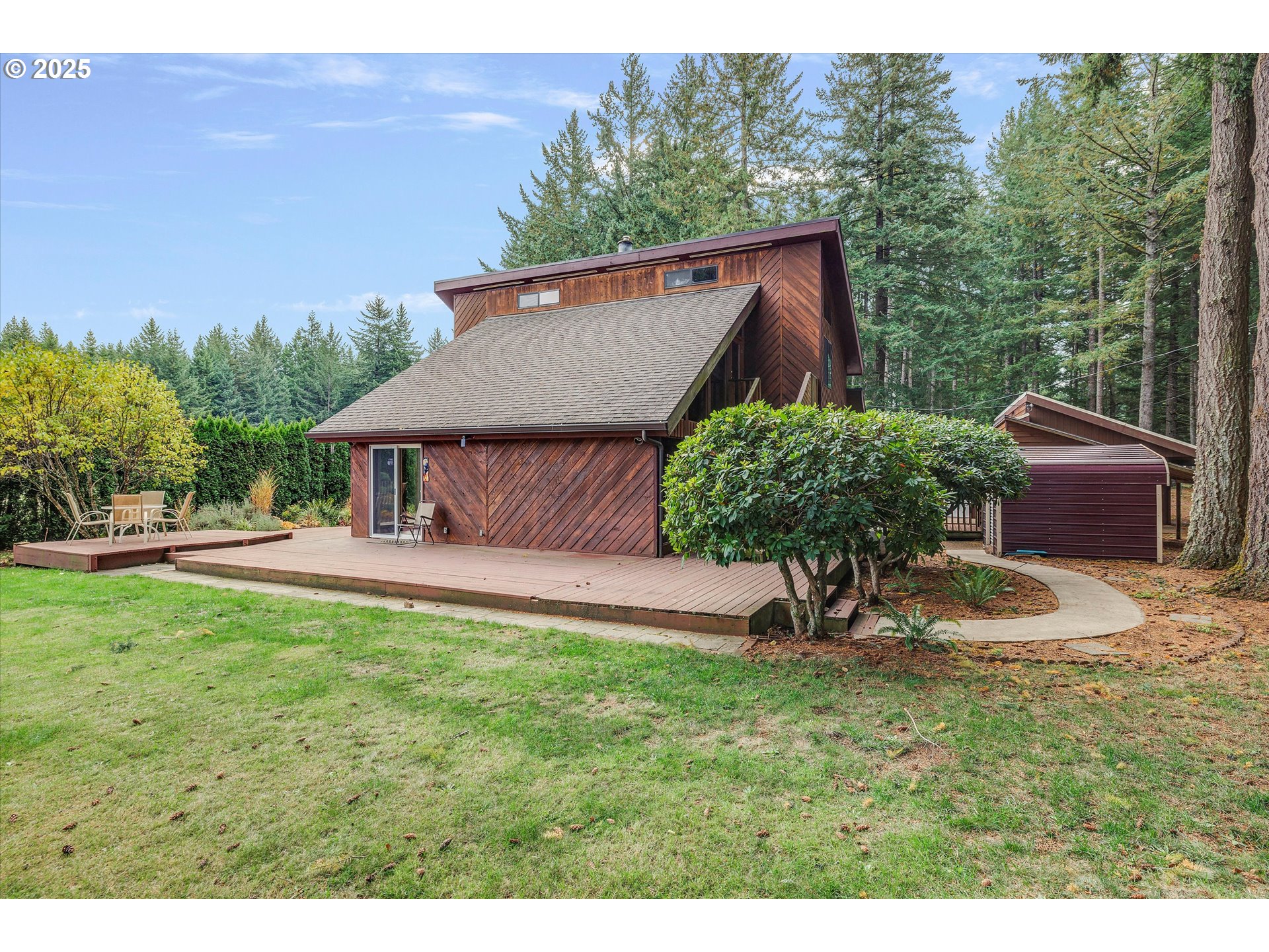 25164 South Springwater Road Estacada, OR 97023 - Photo 28 of 43 a view of a backyard with table and chairs potted plants and large tree