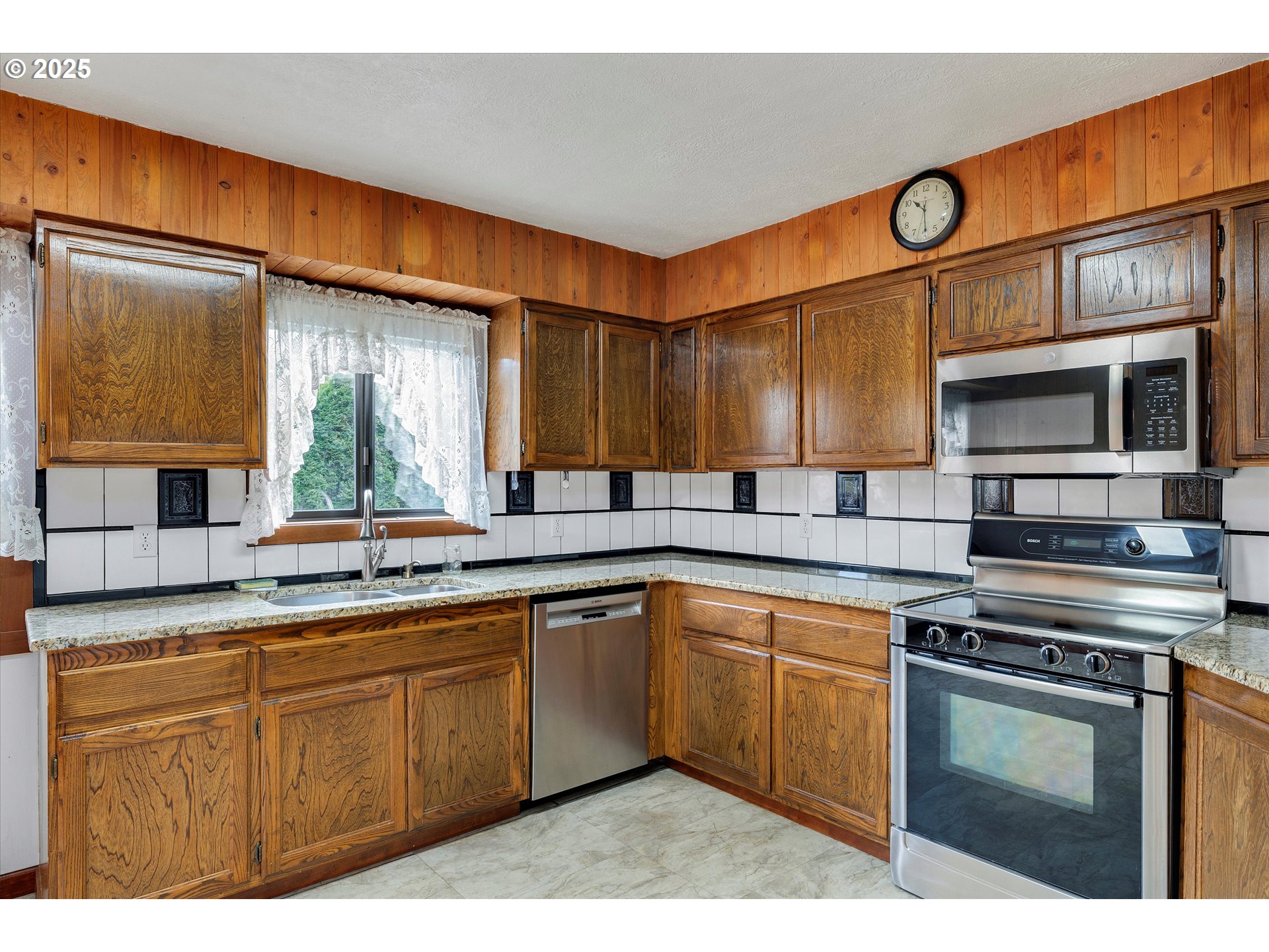 25164 South Springwater Road Estacada, OR 97023 - Photo 6 of 43 a kitchen with stainless steel appliances granite countertop a sink and cabinets