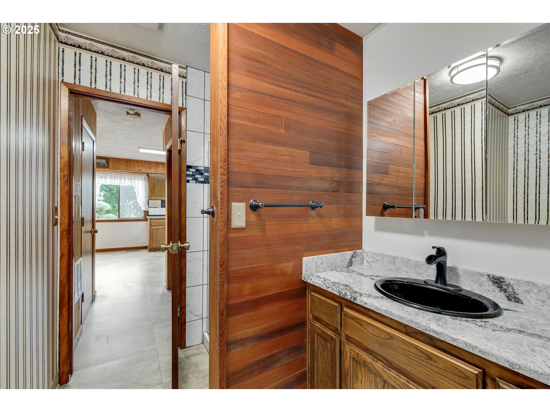 25164 South Springwater Road Estacada, OR 97023 - Photo 8 of 43 a bathroom with a sink and a mirror
