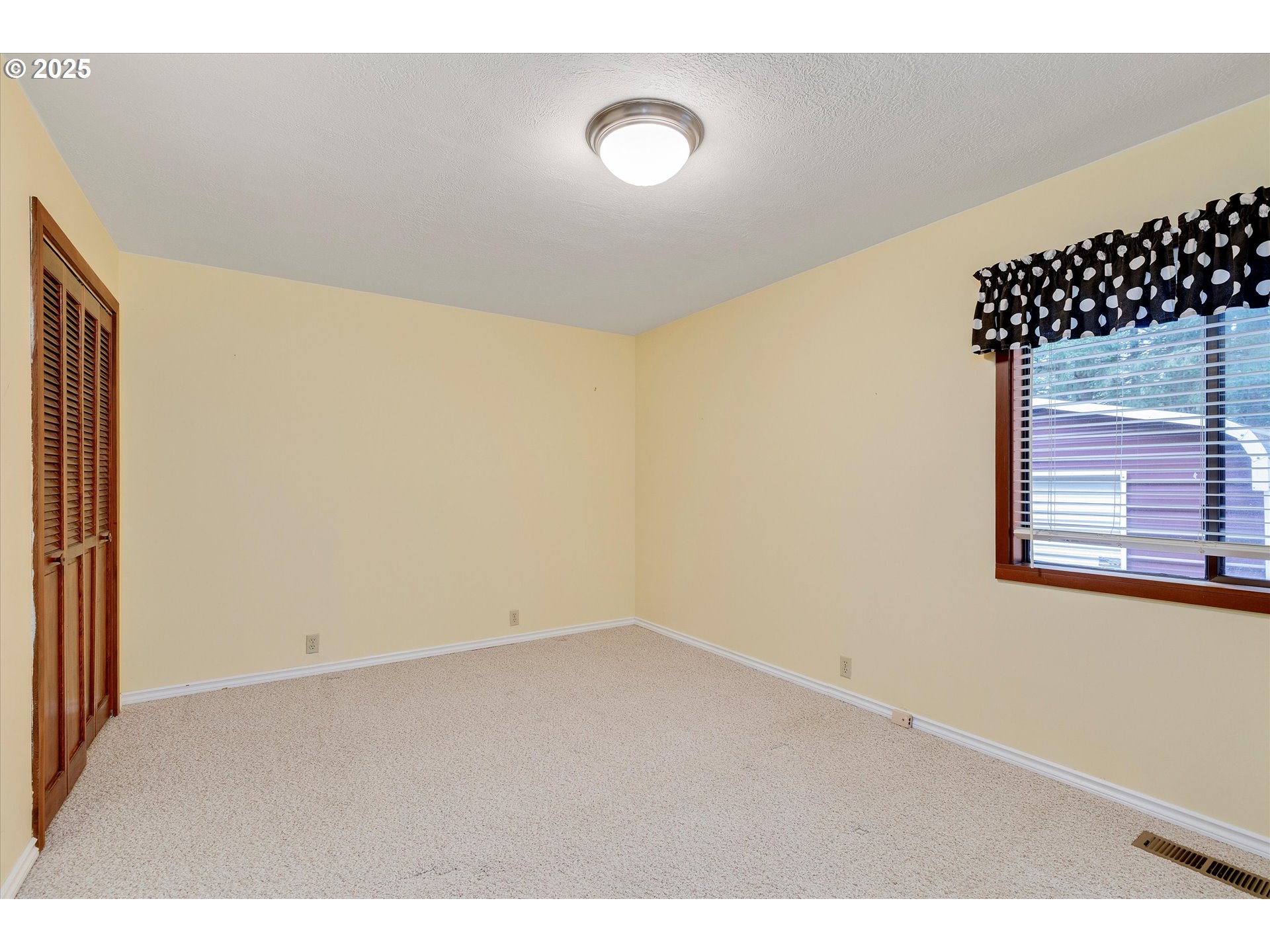 25164 South Springwater Road Estacada, OR 97023 - Photo 9 of 43 a view of an empty room