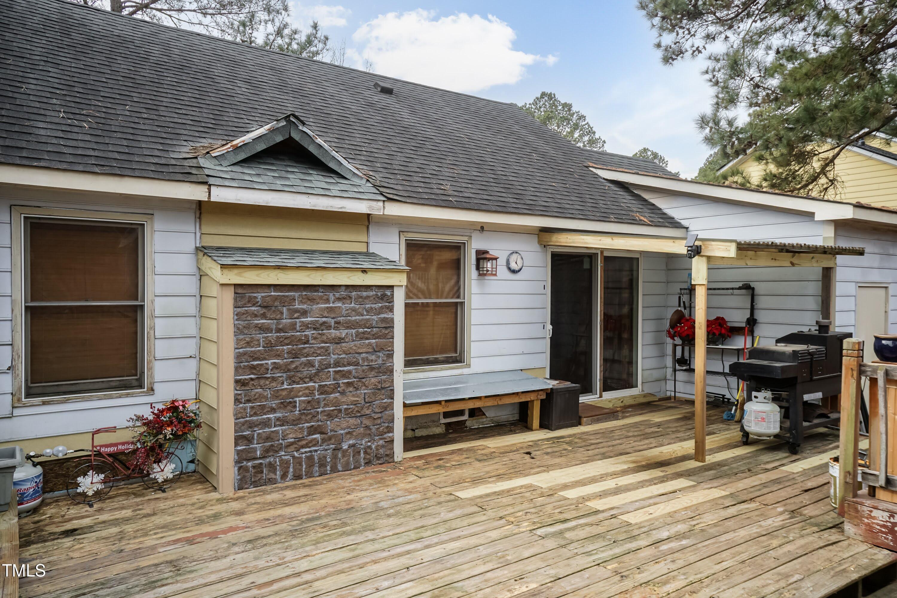 4209 Medlar Lane Raleigh, NC 27616 - Photo 33 of 40 Deck 01