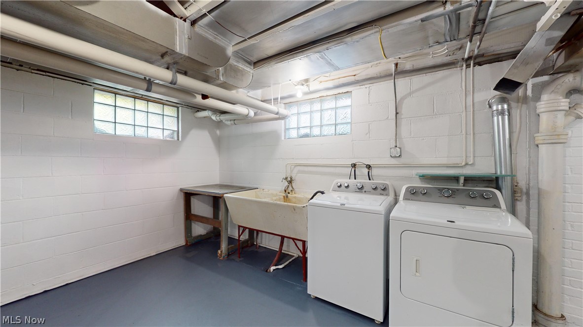 7421 Diagonal Road Kent, OH 44240 - Photo 37 of 48 Laundry area featuring washing machine and clothes dryer