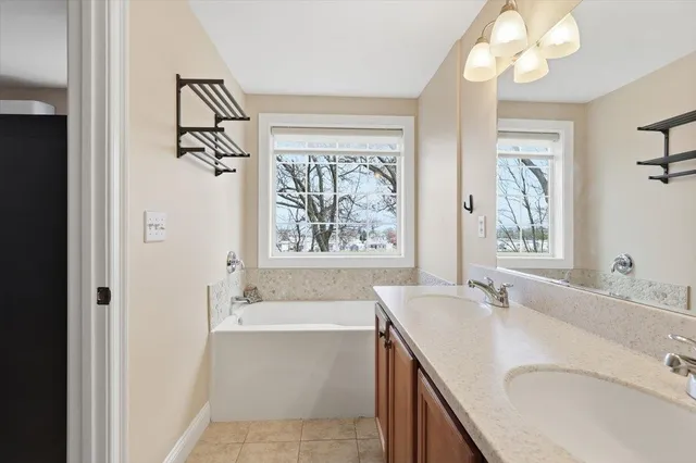 $644,900 | 10 Hemlock Street, Unit 3, Hampton, NH 03842