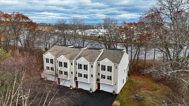 $644,900 | 10 Hemlock Street, Unit 3, Hampton, NH 03842