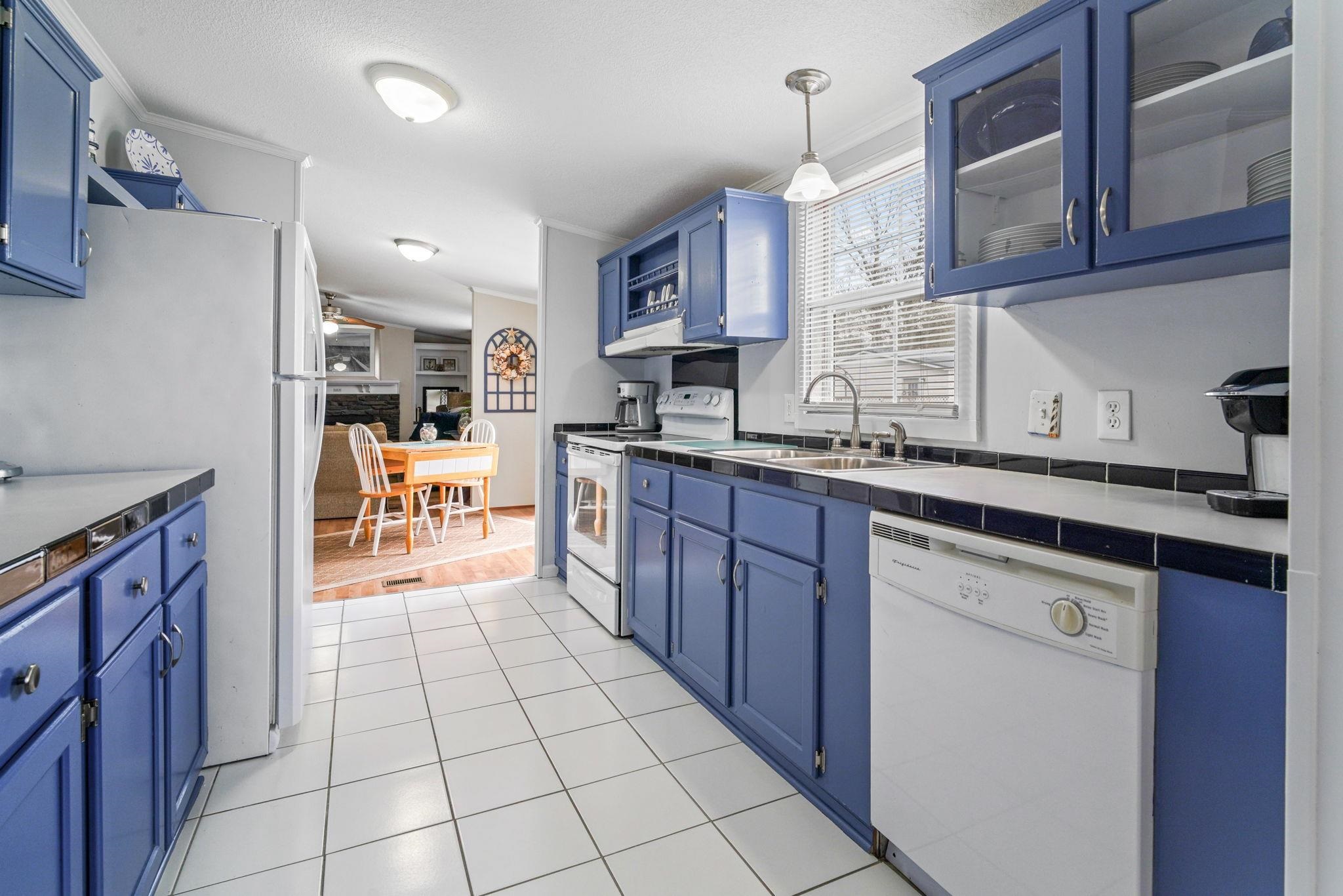 854 Grouper Court Murrells Inlet, SC 29576 - Photo 6 of 30