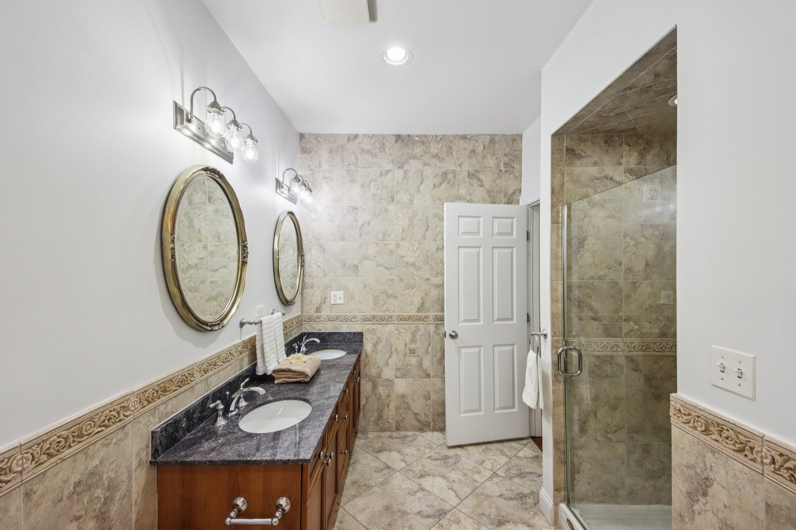 532 Wesley Avenue, Unit WEST Evanston, IL 60202 - Photo 15 of 29