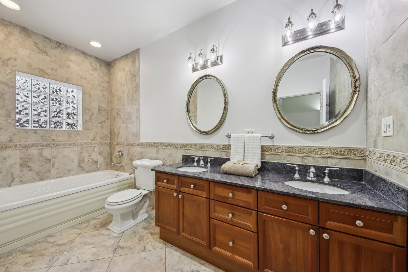 532 Wesley Avenue, Unit WEST Evanston, IL 60202 - Photo 16 of 29