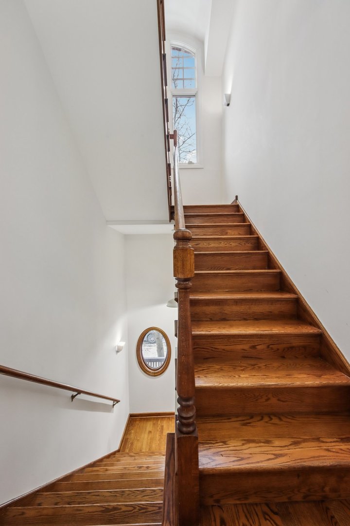 532 Wesley Avenue, Unit WEST Evanston, IL 60202 - Photo 18 of 29