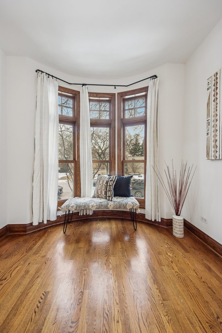 532 Wesley Avenue, Unit WEST Evanston, IL 60202 - Photo 5 of 29