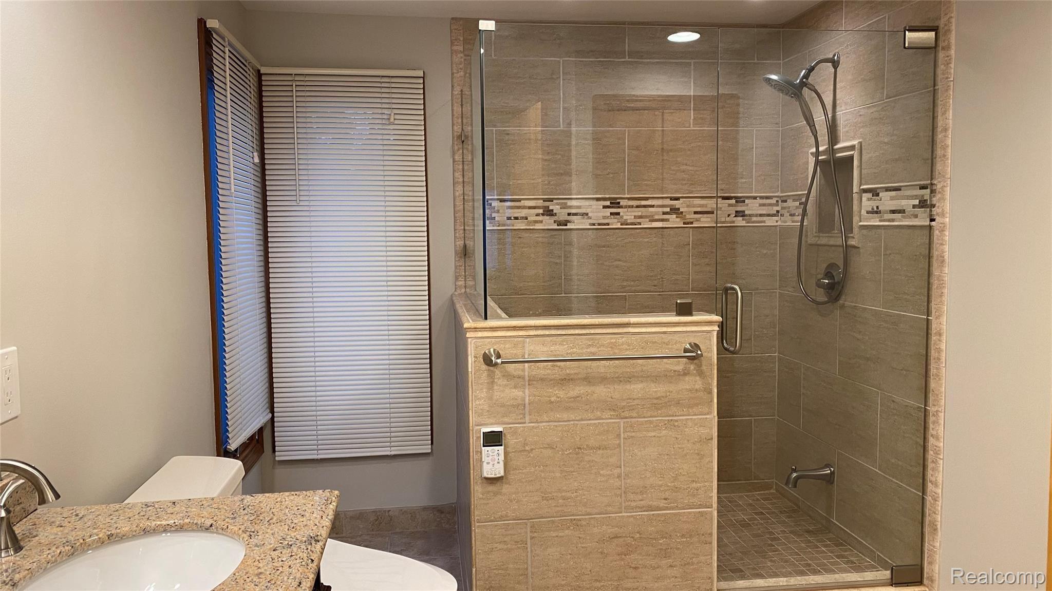 3099 Baypoint Drive Rochester, MI 48309 - Photo 17 of 32 IMG_3461.jpg