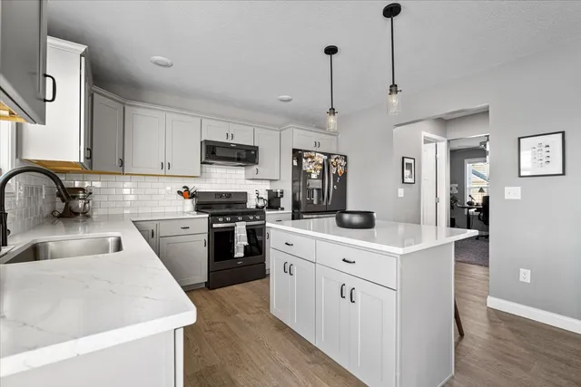 $415,000 | 1727 Eide Road, Bloomington, IL 61704