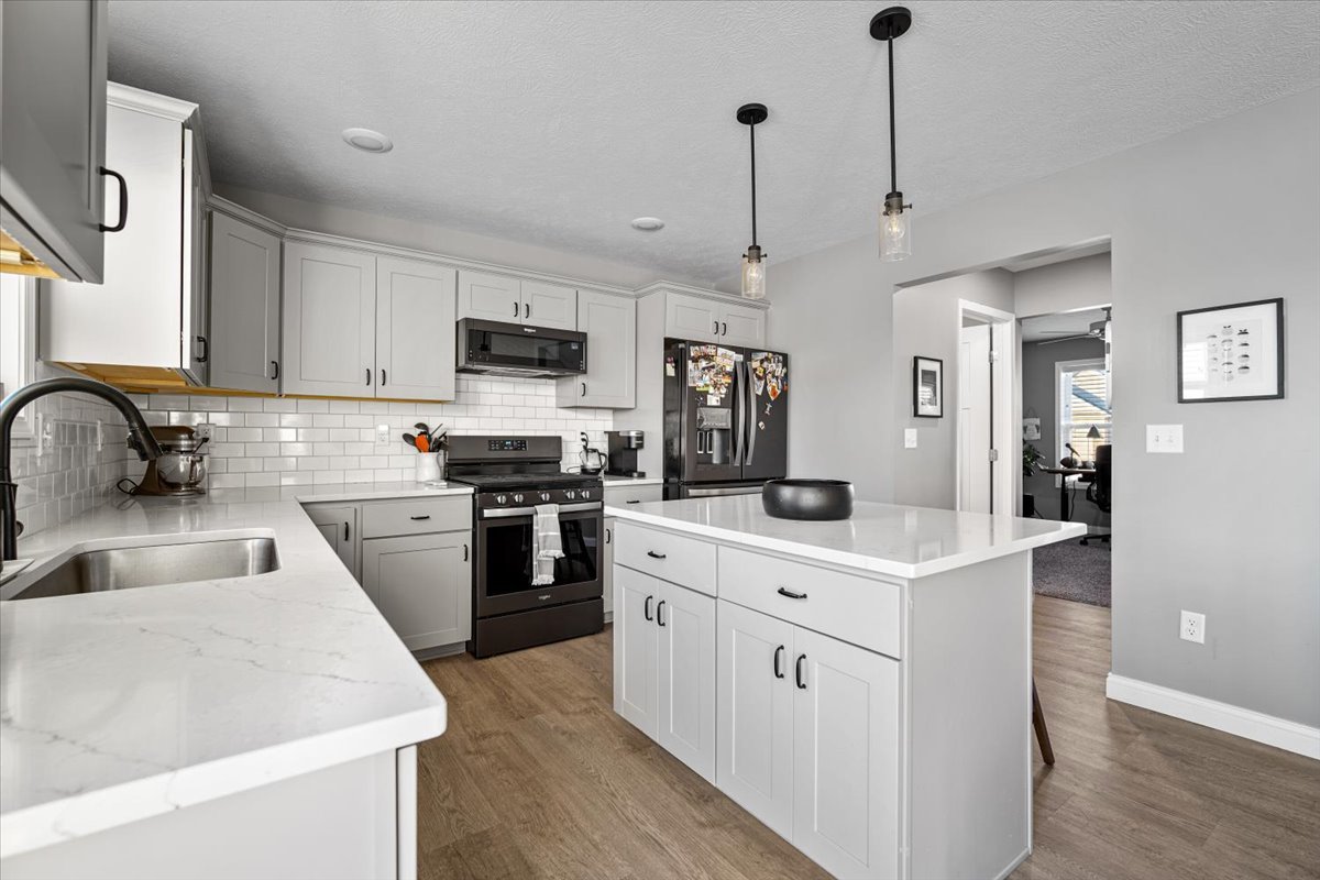 1727 Eide Road Bloomington, IL 61704 - Photo 9 of 40