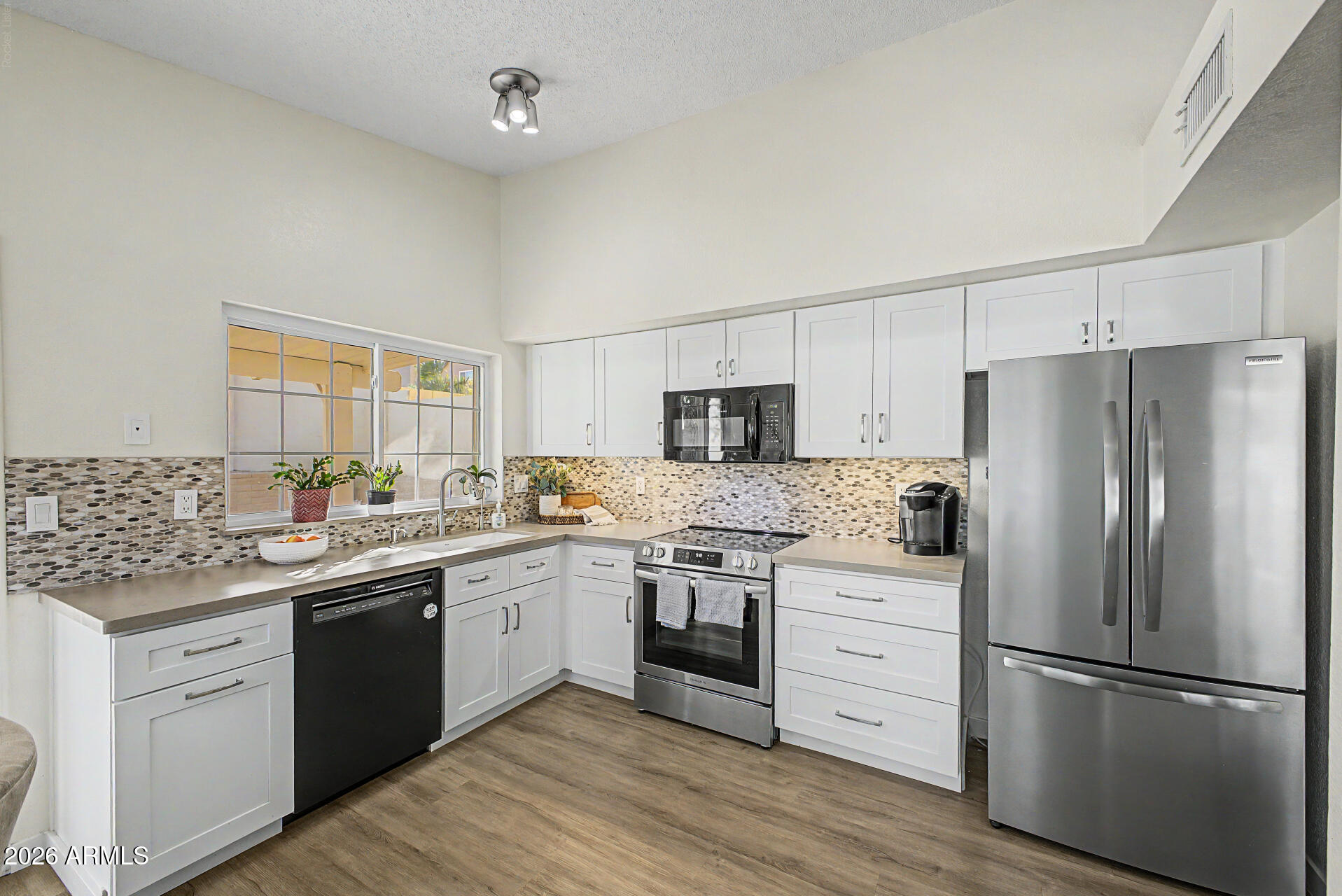 4711 East Piedmont Road Phoenix, AZ 85044 - Photo 10 of 39 15 - Kitchen