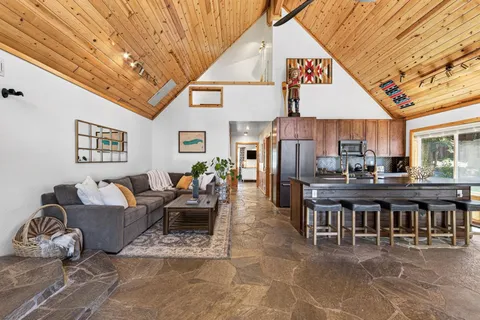 $1,695,000 | 15205 Point Drive, Truckee, CA 96161