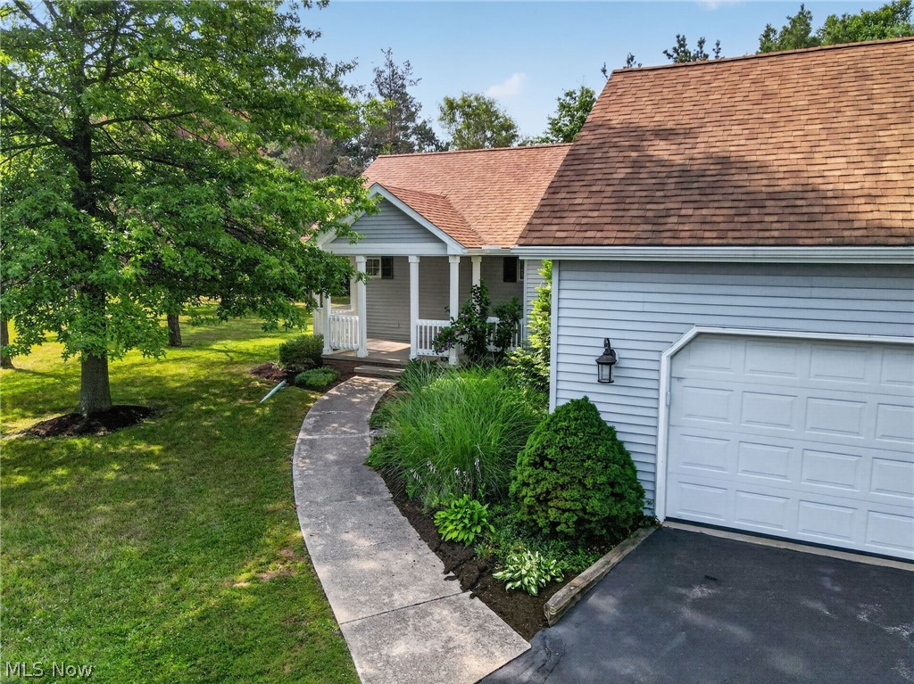 13780 Caves Road Novelty, OH 44072 - Photo 4 of 49 Gallery Image 4