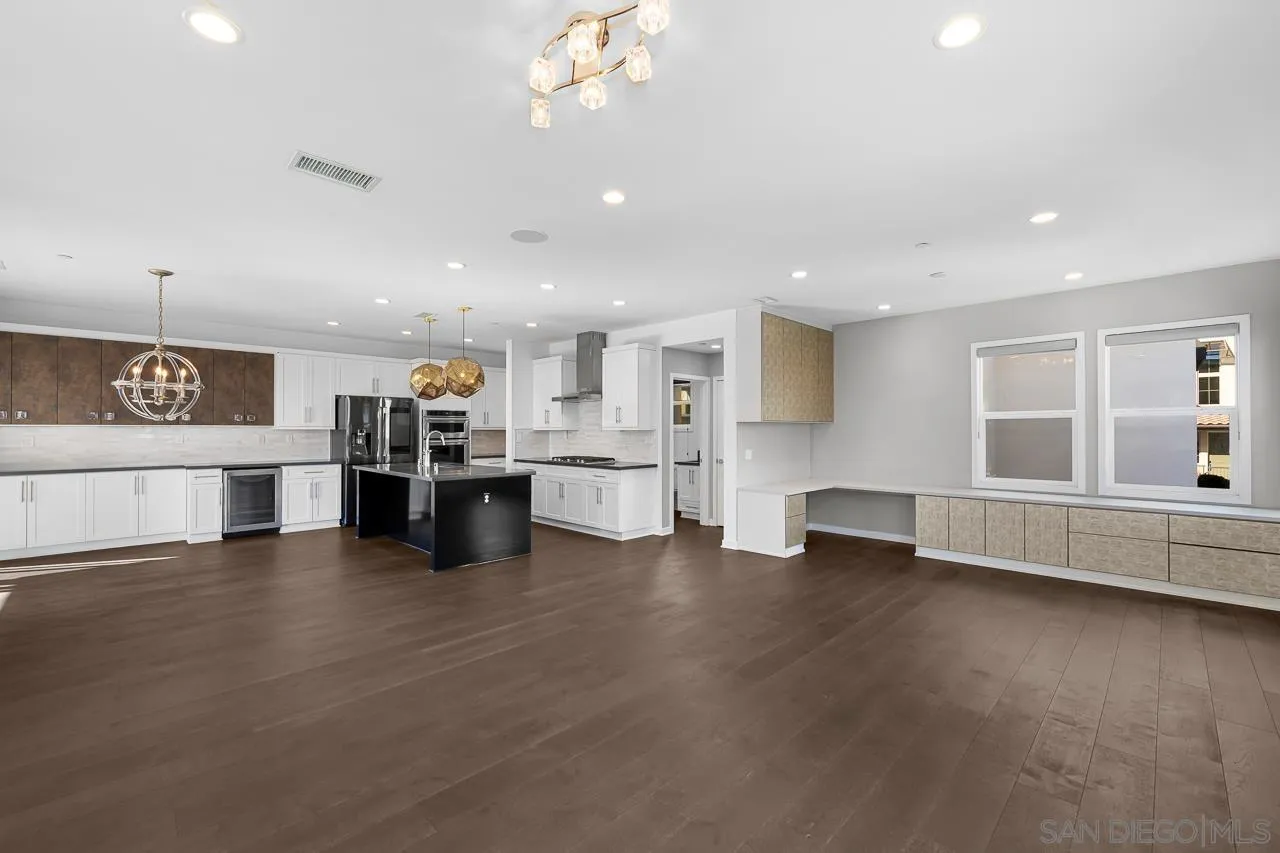 8352 Ridge Court San Diego, CA 92108 - Photo 9 of 68