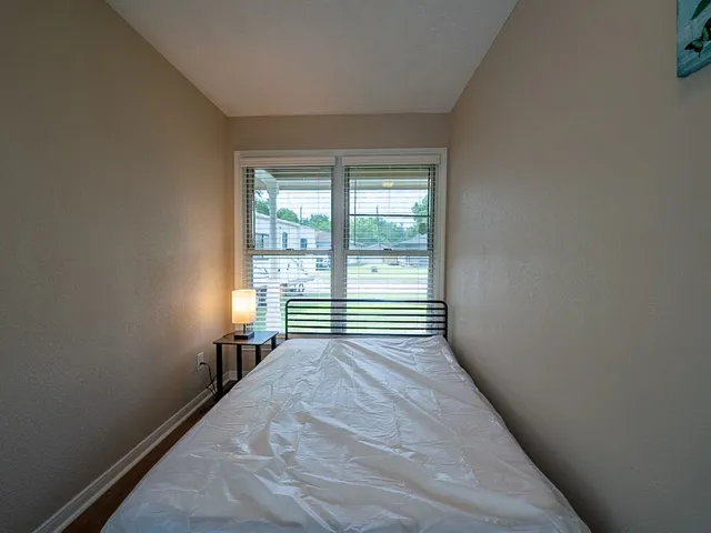 a view of empty room with window