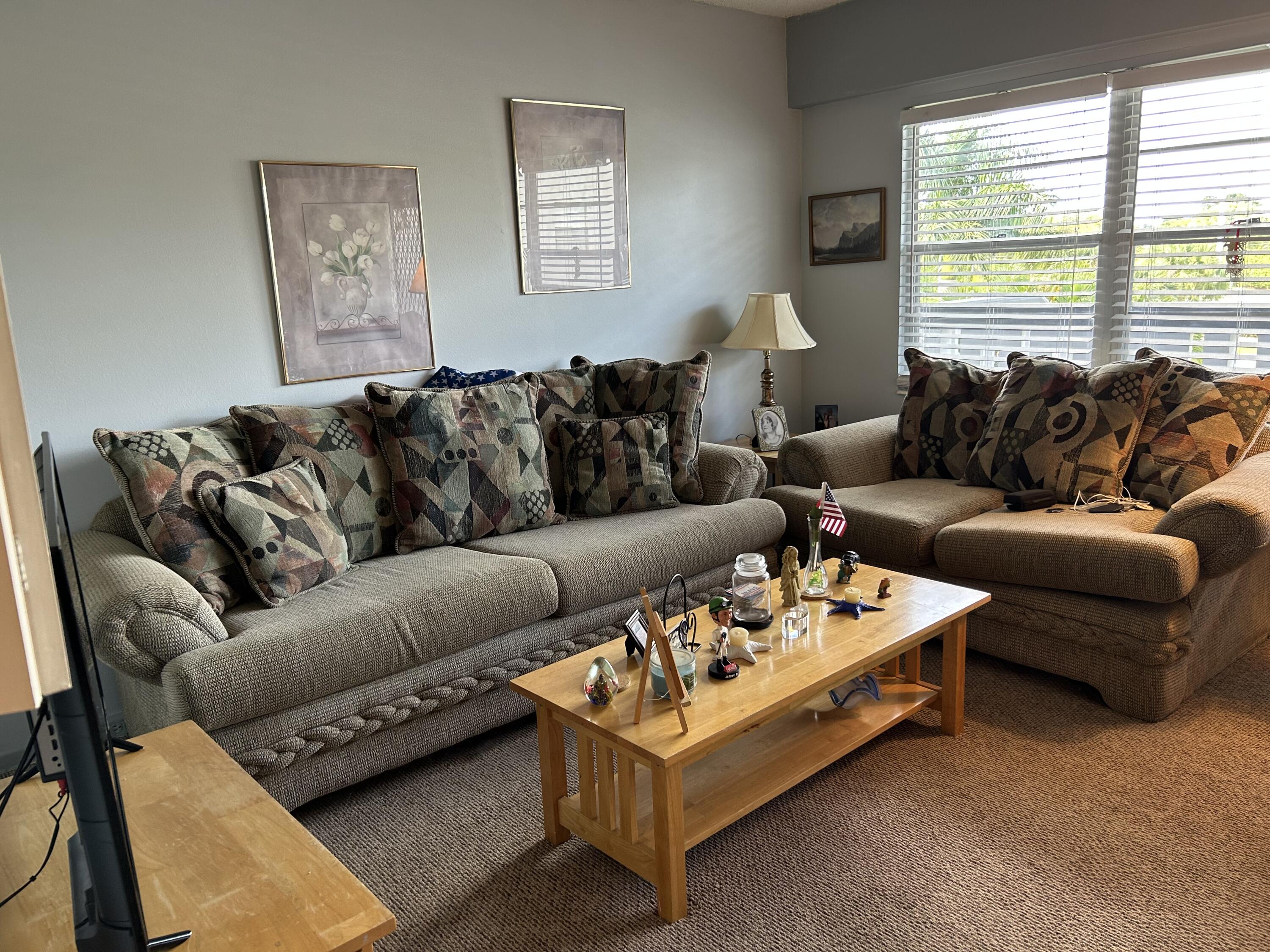 208 Suffolk F, Unit 208E Boca Raton, FL 33434 - Photo 3 of 15 Living Room