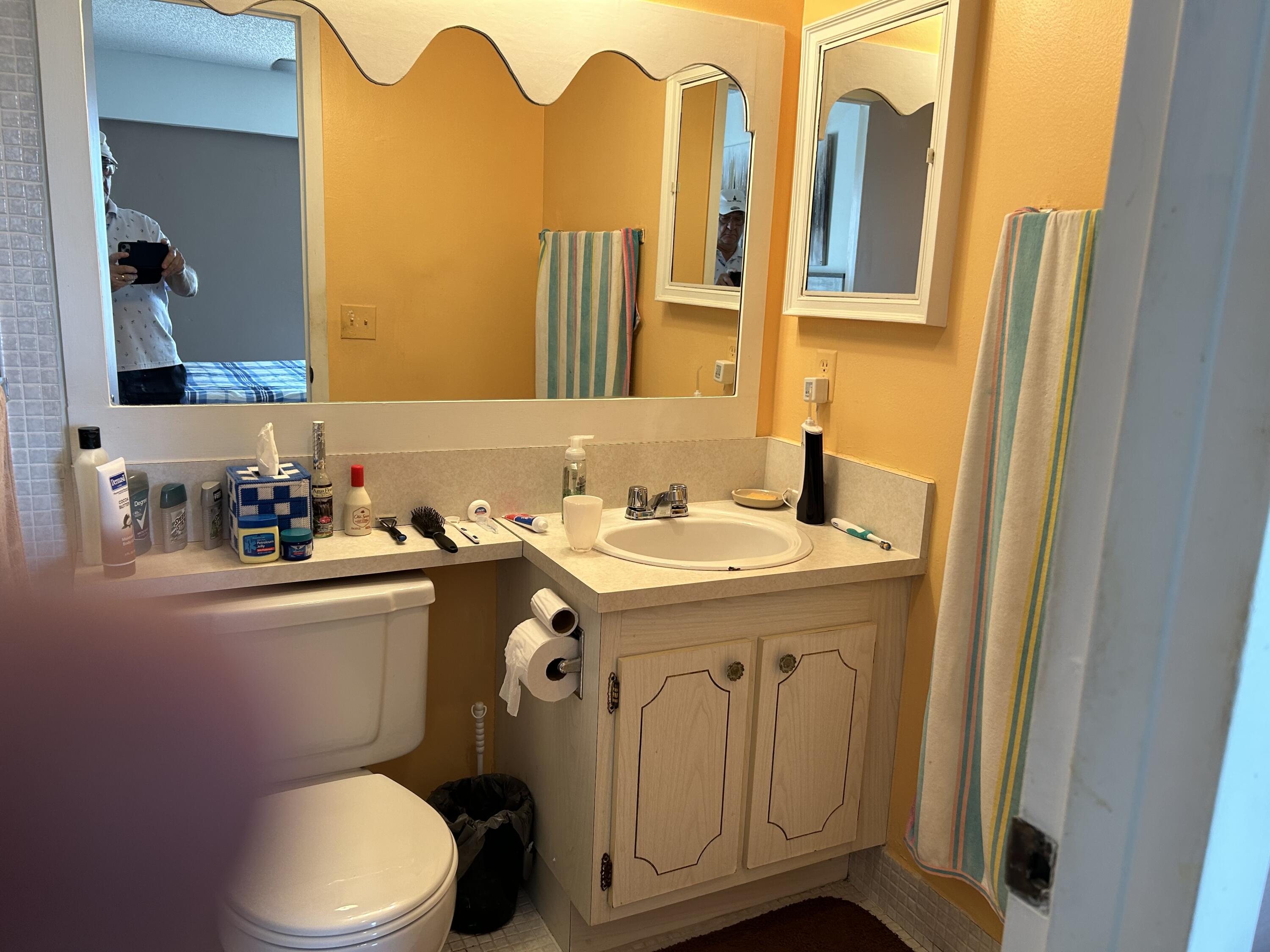 208 Suffolk F, Unit 208E Boca Raton, FL 33434 - Photo 10 of 15 Bathroom
