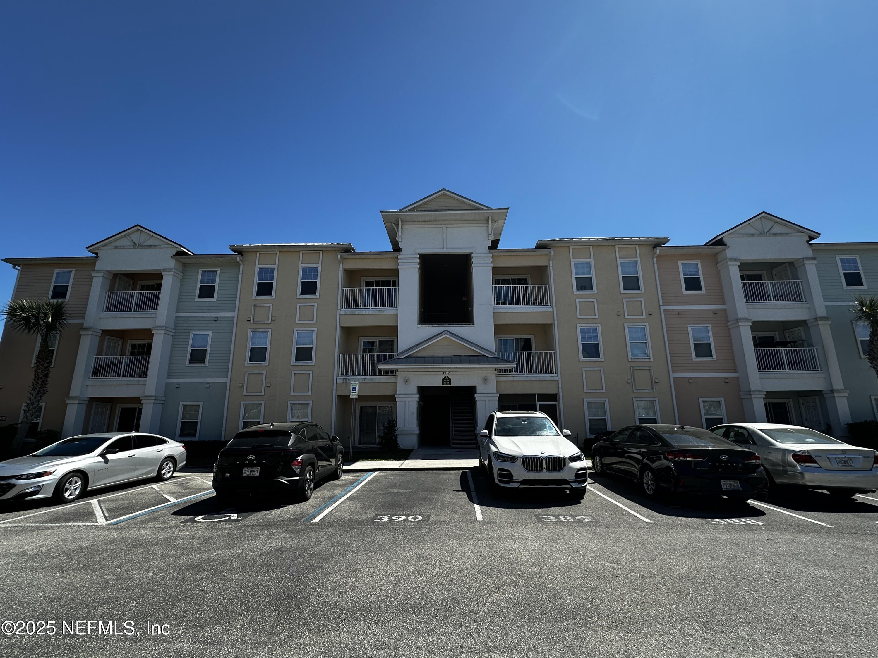 a car parked in front of a building