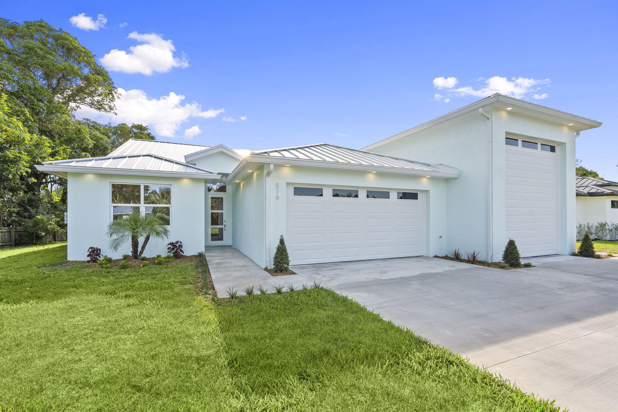 516 Southeast Alamanda Way Stuart, FL 34996 - Photo 2 of 24 19-web-or-mls-DSC07811