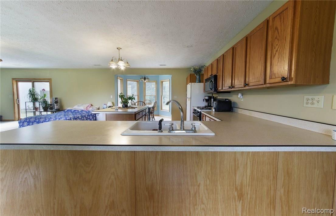 7555 Territorial Road Munith, MI 49259 - Photo 8 of 14 Territorial_7555_Kitchen_07.jpg
