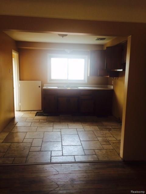 24227 Roxana Avenue Eastpointe, MI 48021 - Photo 4 of 10 KITCHEN.jpg