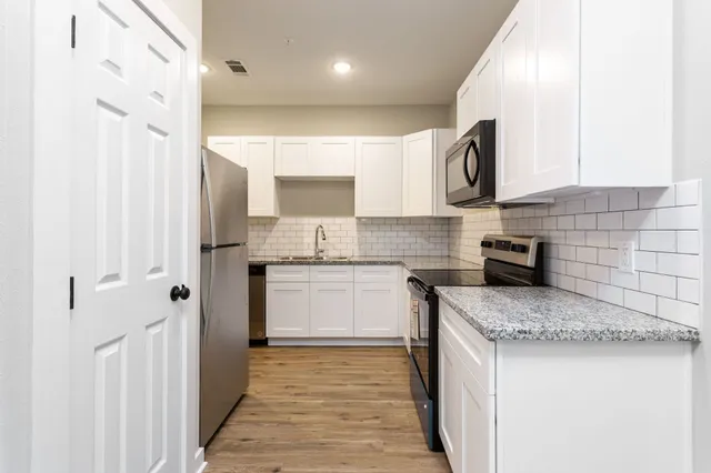 $1,650 | 10317 Lake Road, Unit 3A, Houston, TX 77070