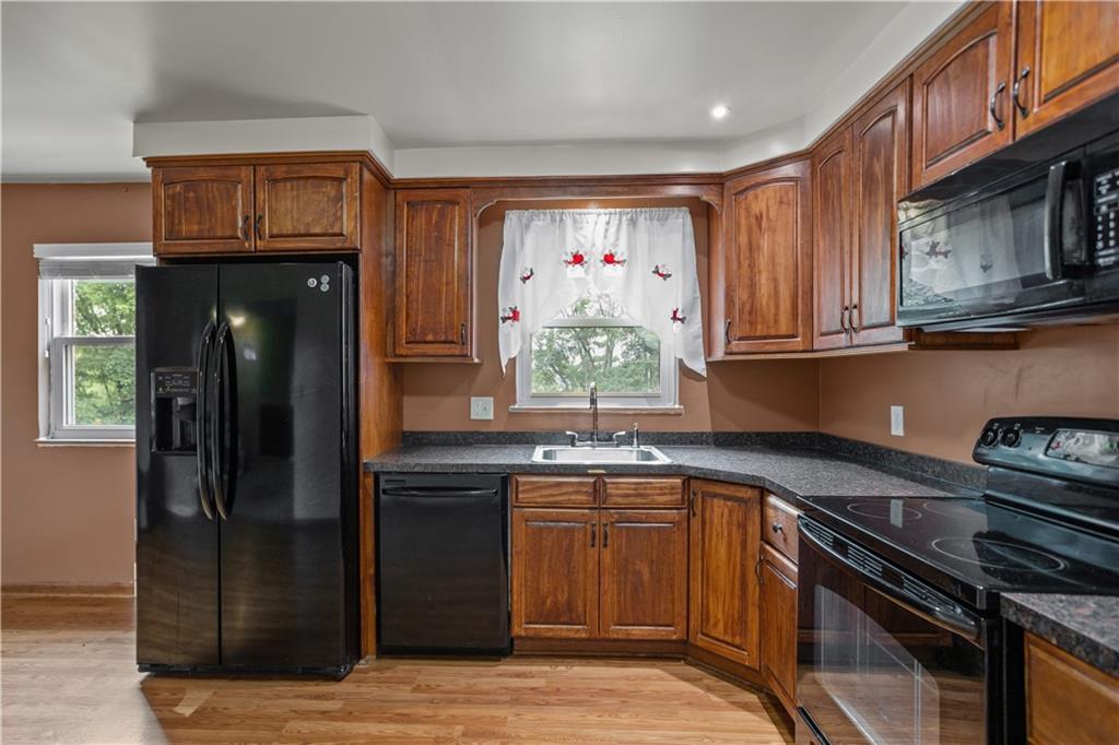 22 Bellview Drive McKees Rocks, PA 15136 - Photo 6 of 25