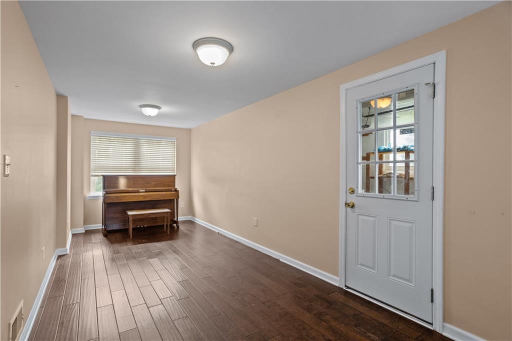 22 Bellview Drive McKees Rocks, PA 15136 - Photo 8 of 25