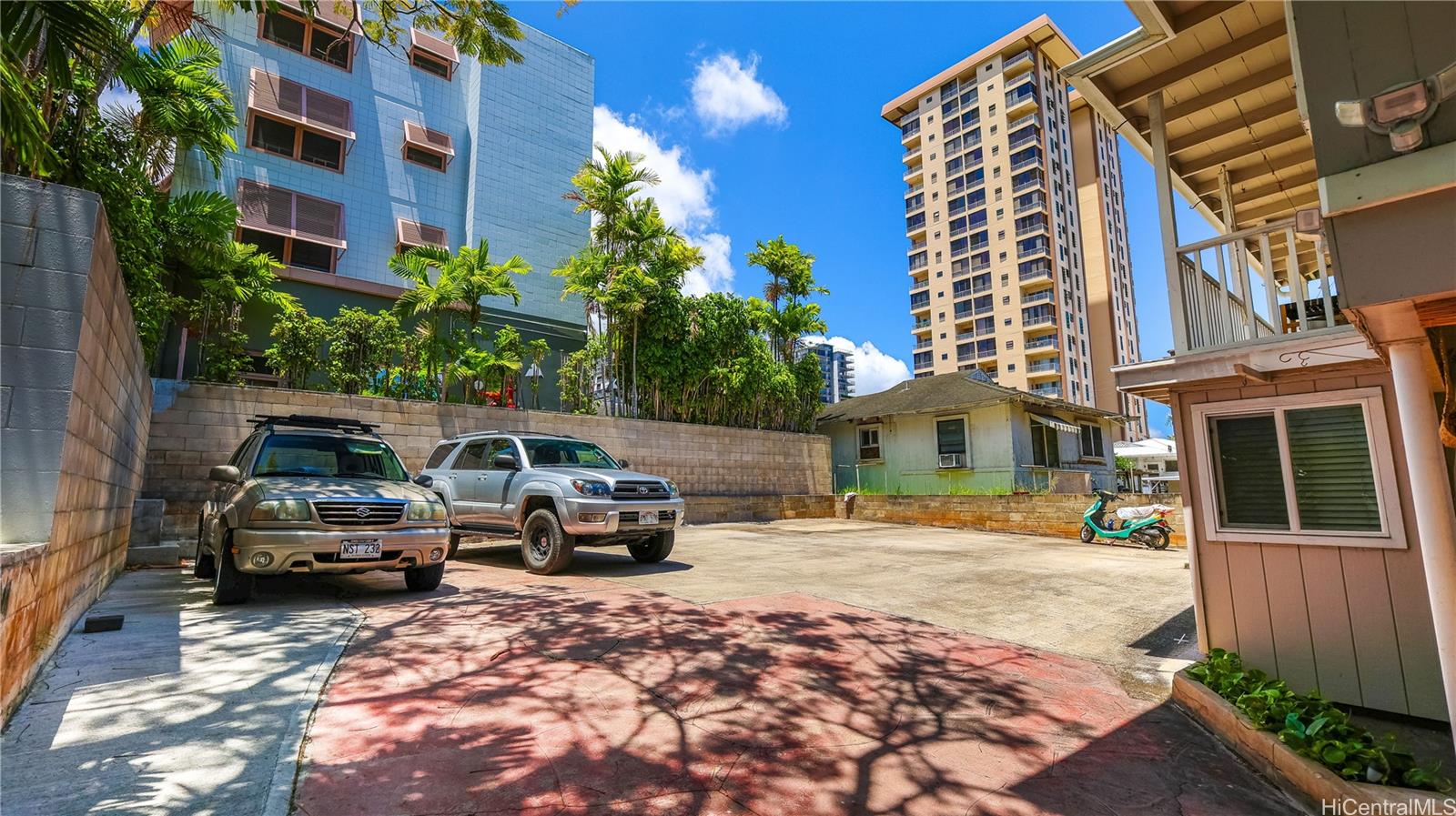 908 Kinau Street, Unit A Honolulu, HI 96814 - Photo 2 of 25