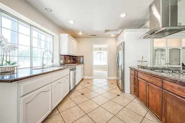 $812,000 | 5358 West Clinton Avenue, Fresno, CA 93722