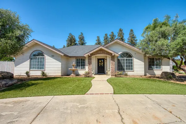 $812,000 | 5358 West Clinton Avenue, Fresno, CA 93722